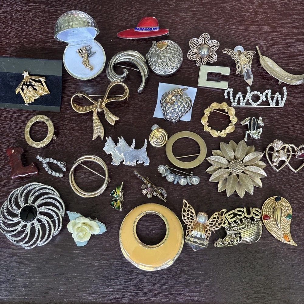 Vintage Brooch Pin Lot Some Signed Monet, Sarah Coventry Gold Tone 30+